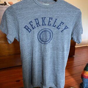 UC Berkeley League Classic Fit Men's Small soft T-Shirt